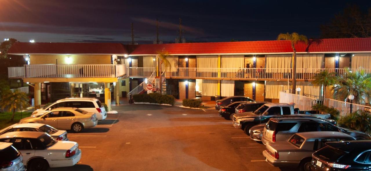 Express Inn & Suites - 5 Miles From St Petersburg Clearwater Airport المظهر الخارجي الصورة