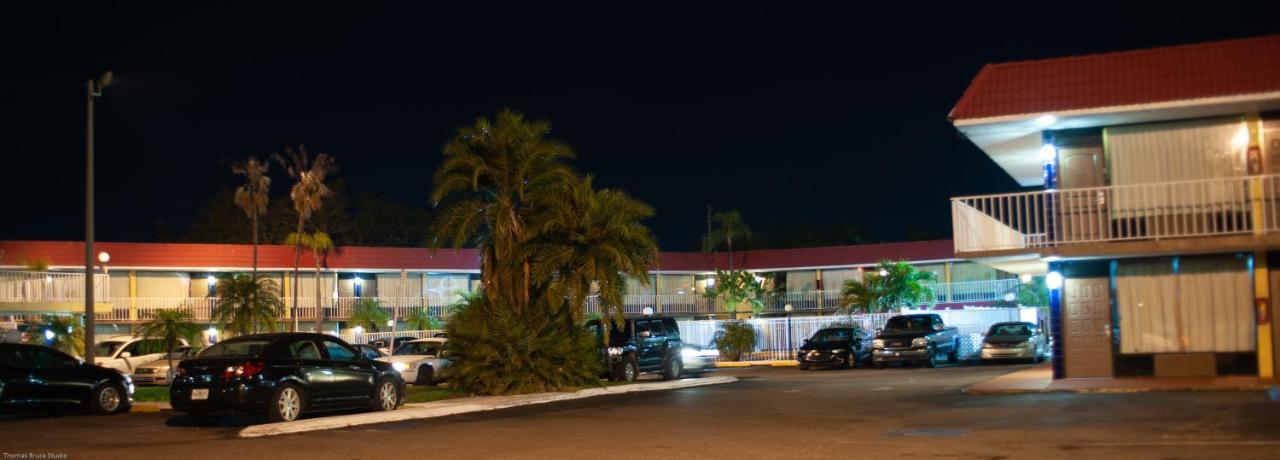 Express Inn & Suites - 5 Miles From St Petersburg Clearwater Airport المظهر الخارجي الصورة