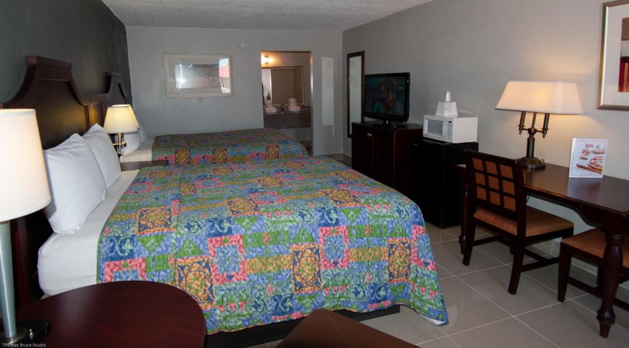 Express Inn & Suites - 5 Miles From St Petersburg Clearwater Airport المظهر الخارجي الصورة