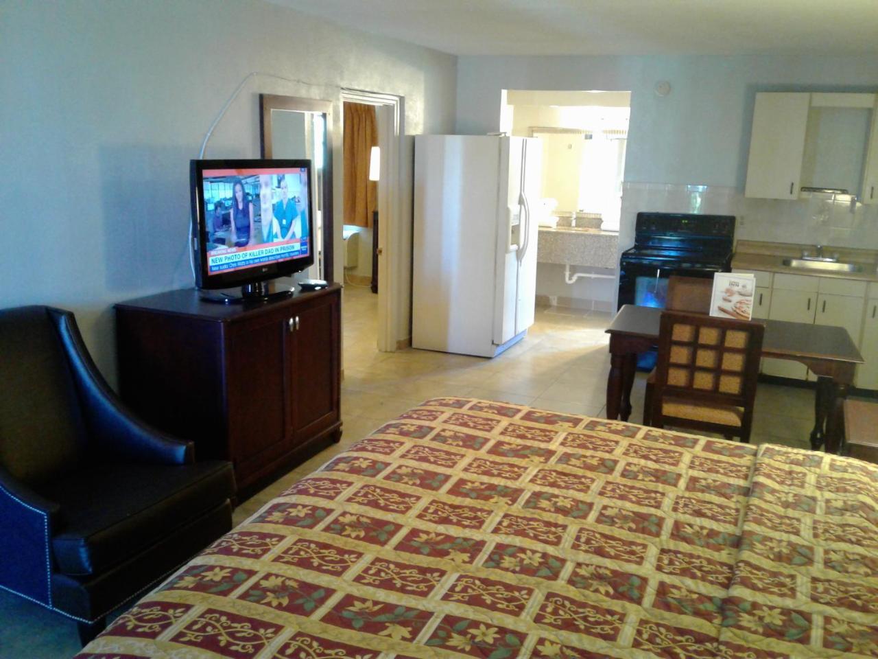 Express Inn & Suites - 5 Miles From St Petersburg Clearwater Airport المظهر الخارجي الصورة