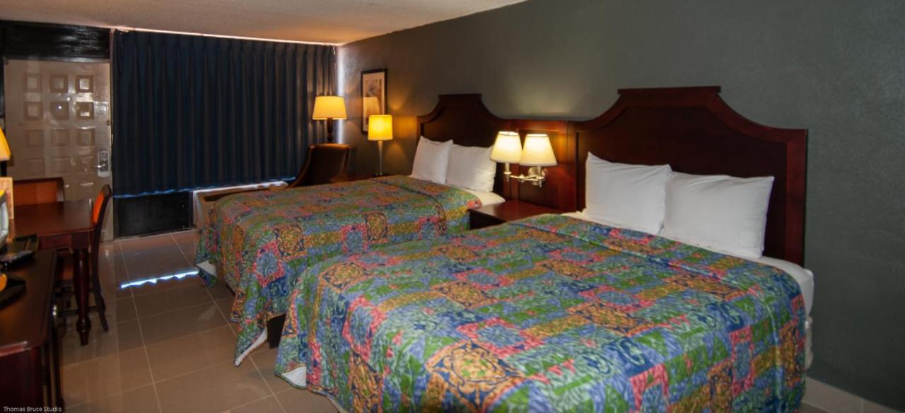 Express Inn & Suites - 5 Miles From St Petersburg Clearwater Airport المظهر الخارجي الصورة