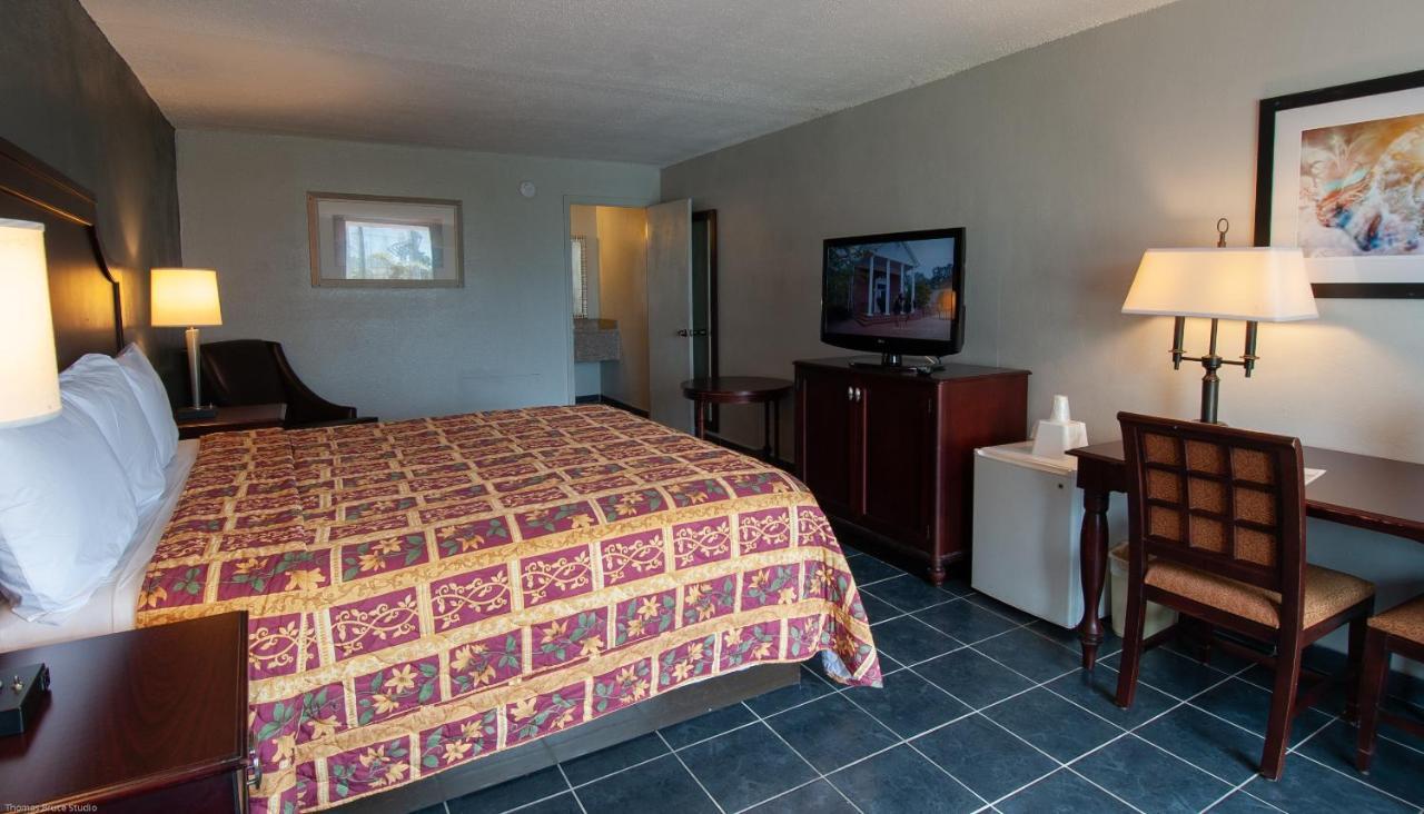 Express Inn & Suites - 5 Miles From St Petersburg Clearwater Airport المظهر الخارجي الصورة