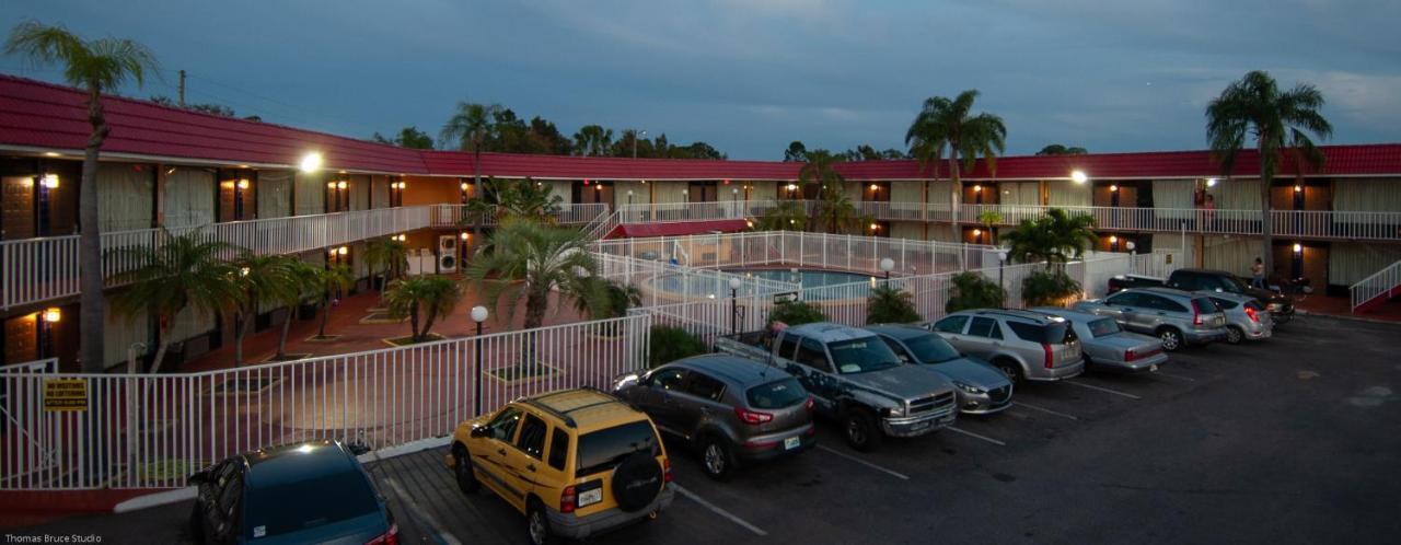 Express Inn & Suites - 5 Miles From St Petersburg Clearwater Airport المظهر الخارجي الصورة
